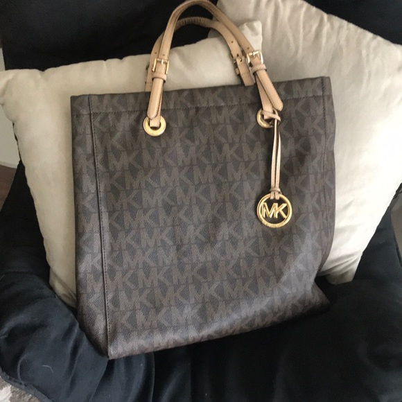 Michael Kors Handbags - Michael Kors tote bag